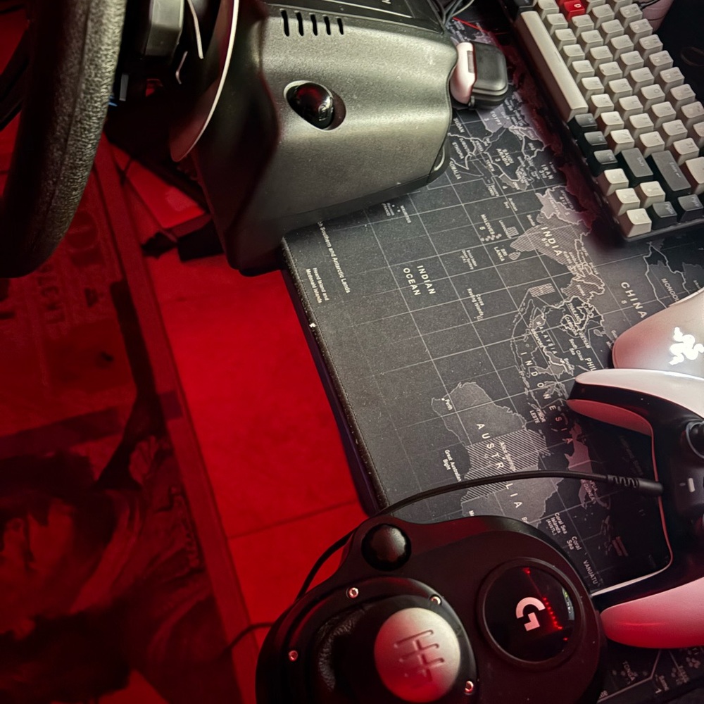 Logitech Racing Wheel and Pedals Set - Picture 4 of 4